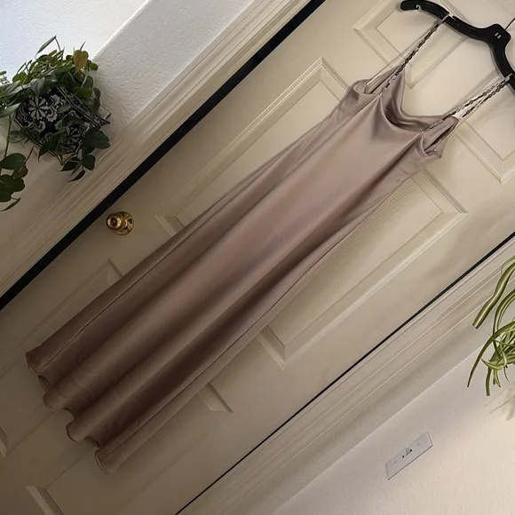 Zara satin dress - Picture 5 of 8